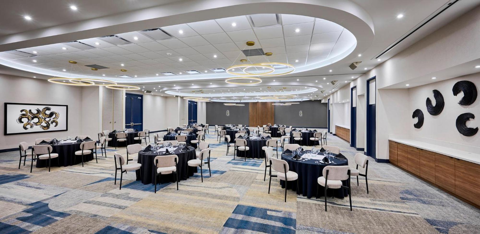 Holiday Inn Burlington Conference Centre By Ihg Dış mekan fotoğraf
