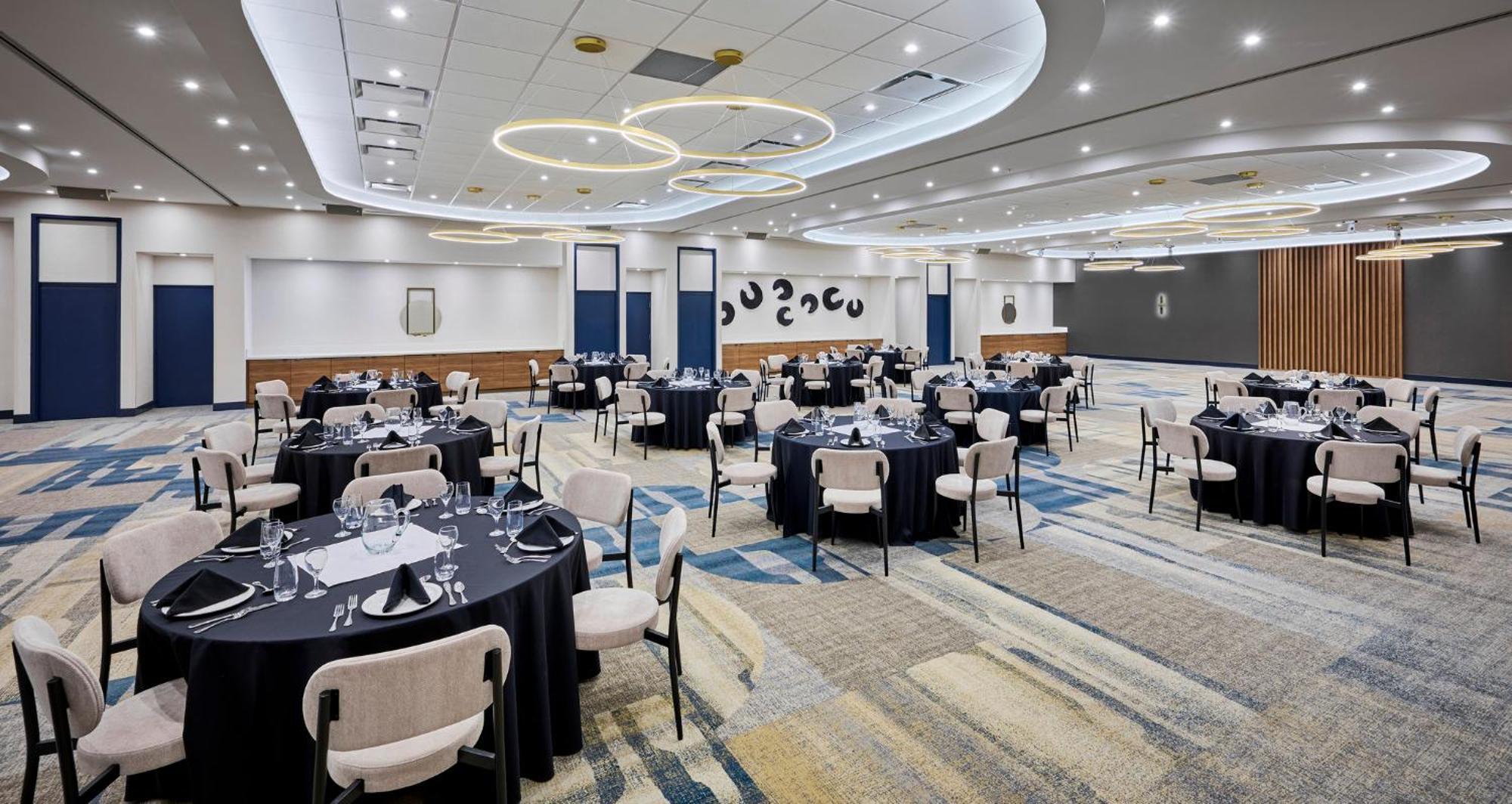 Holiday Inn Burlington Conference Centre By Ihg Dış mekan fotoğraf