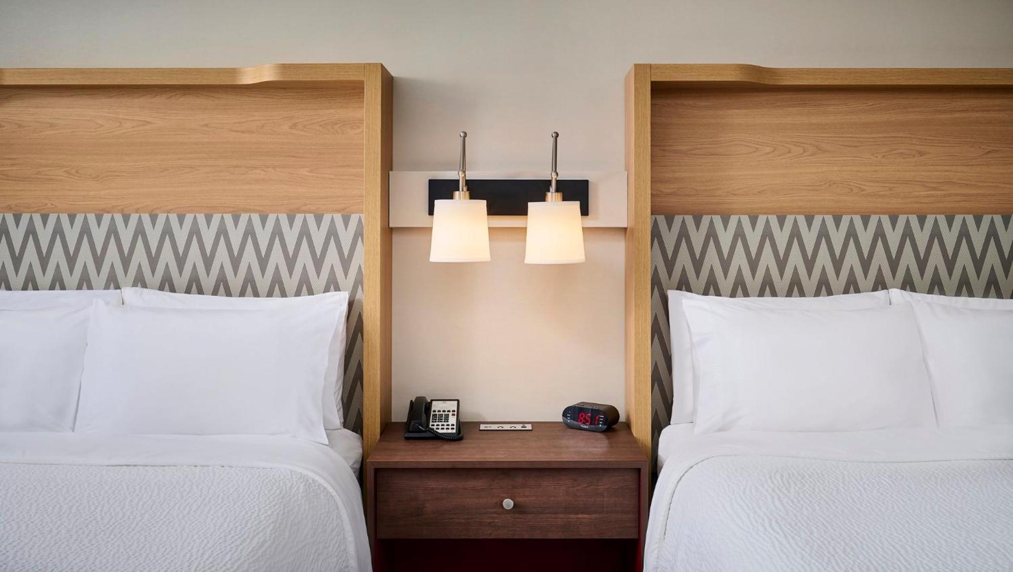 Holiday Inn Burlington Conference Centre By Ihg Dış mekan fotoğraf