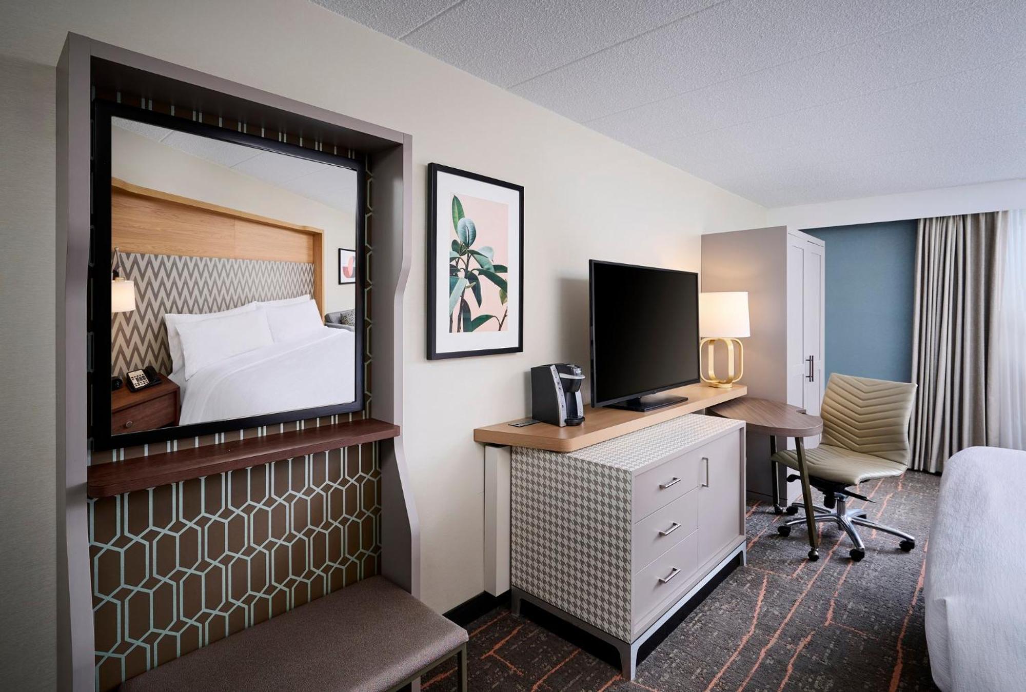 Holiday Inn Burlington Conference Centre By Ihg Dış mekan fotoğraf