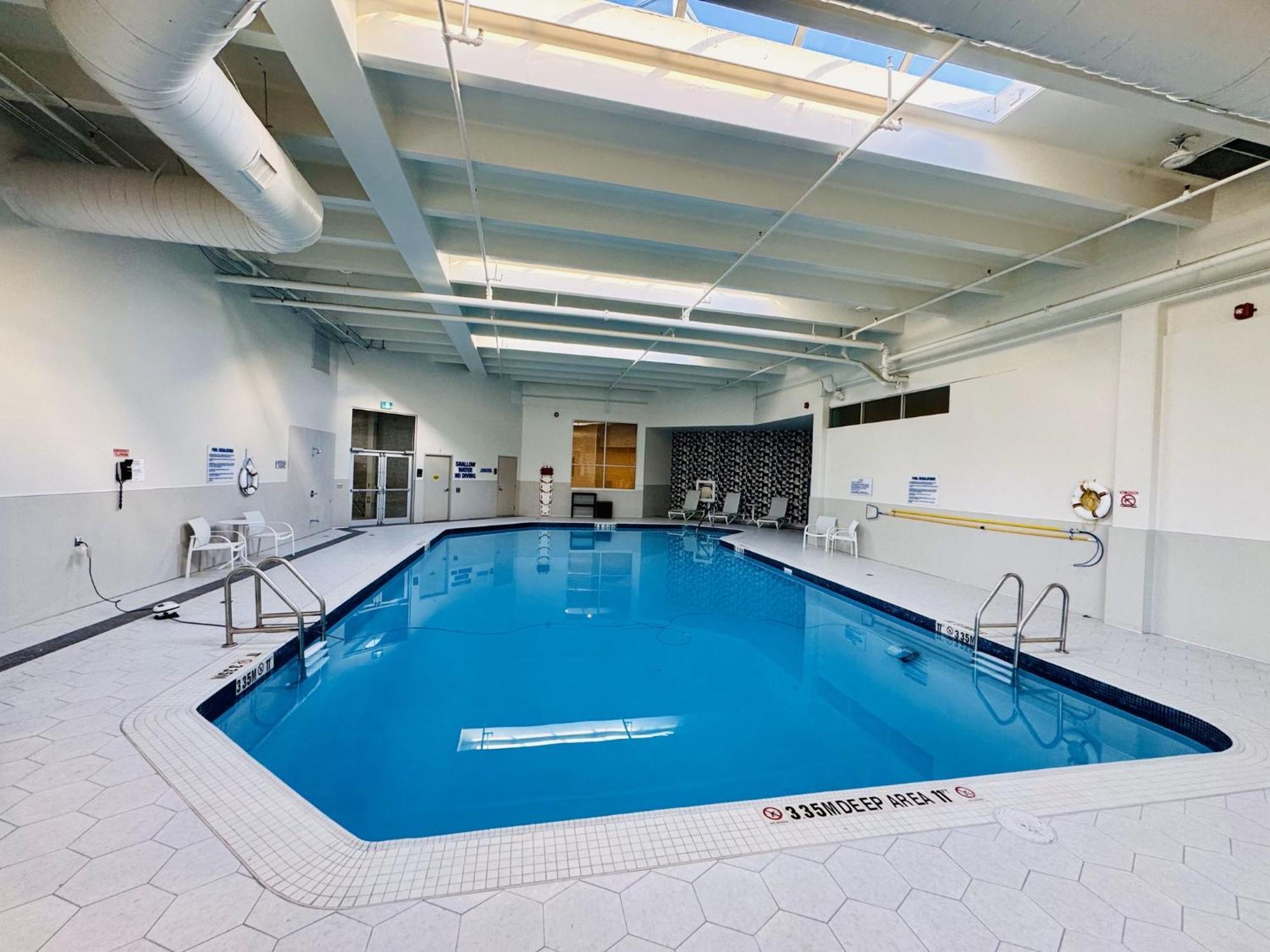 Holiday Inn Burlington Conference Centre By Ihg Dış mekan fotoğraf