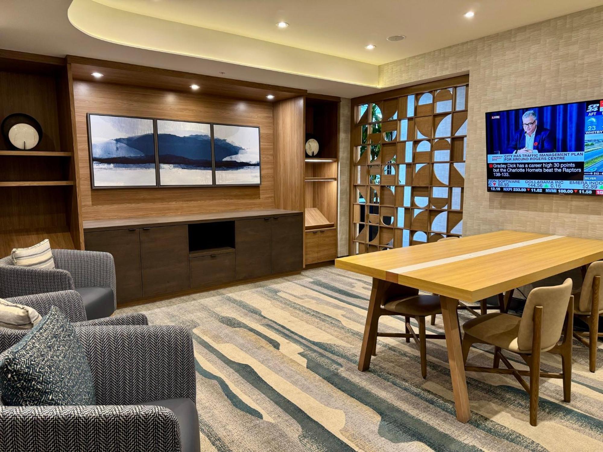 Holiday Inn Burlington Conference Centre By Ihg Dış mekan fotoğraf