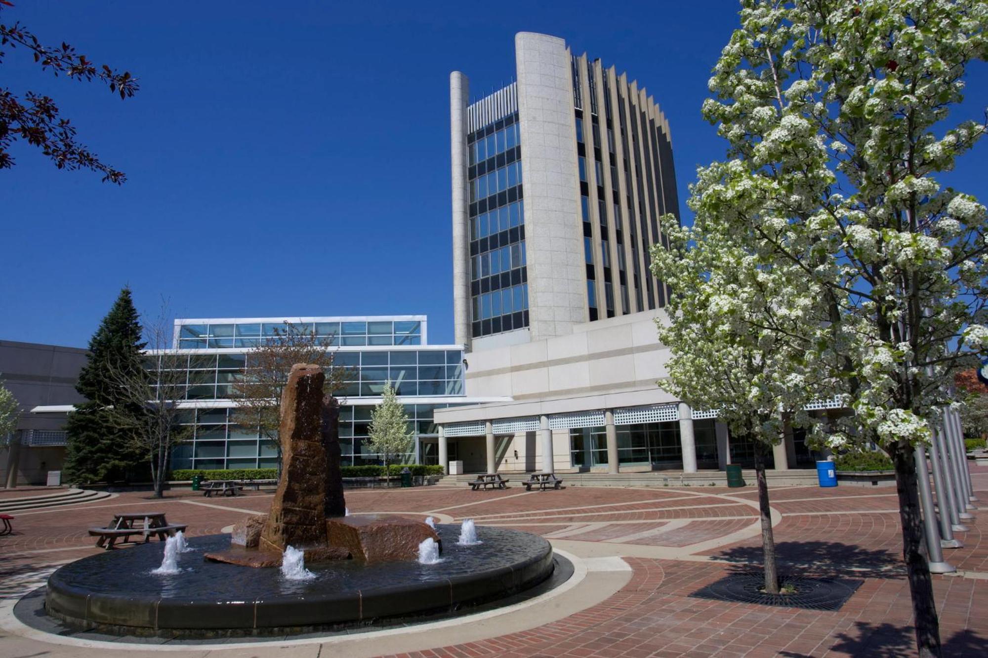 Holiday Inn Burlington Conference Centre By Ihg Dış mekan fotoğraf